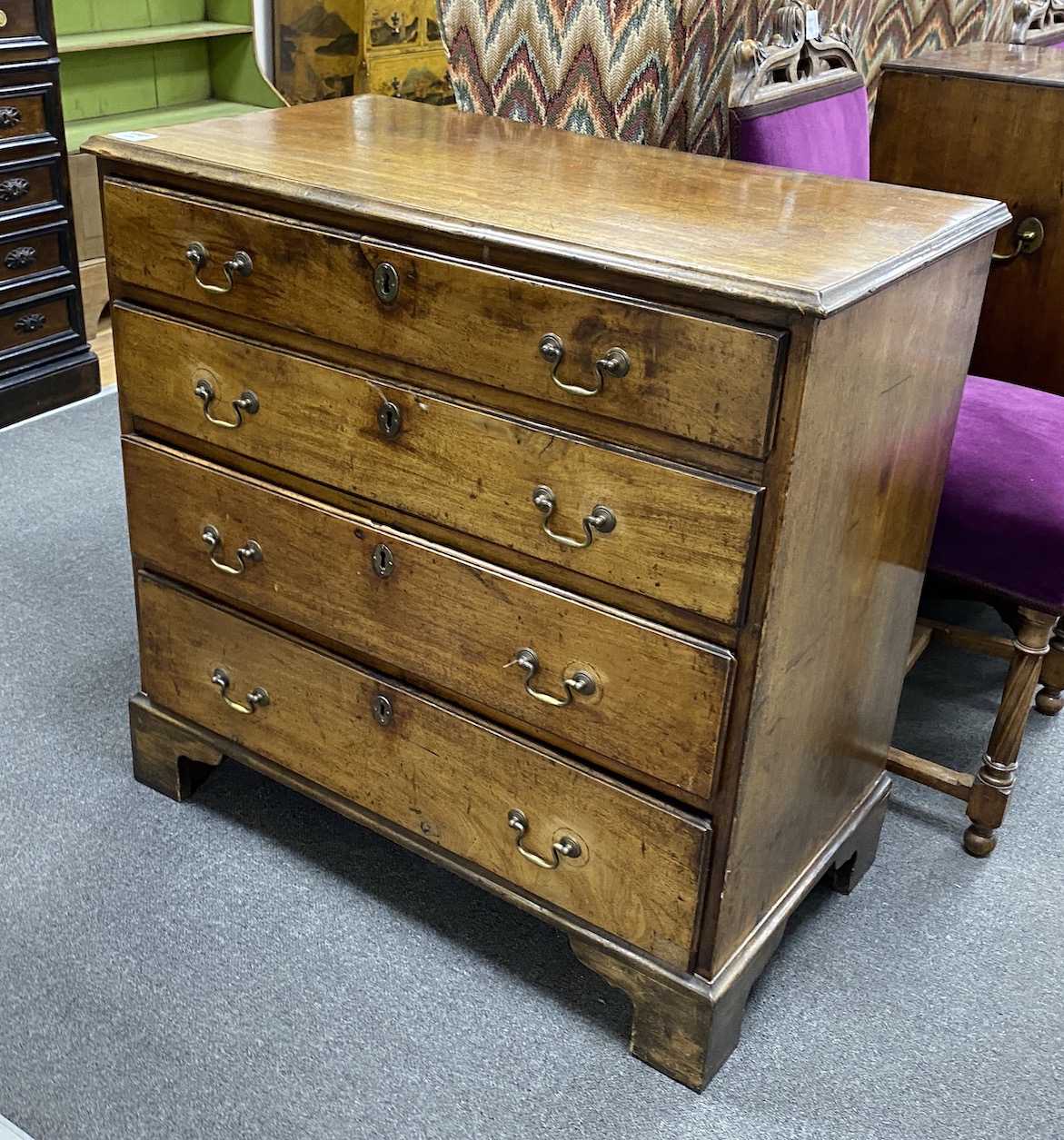 A small George III mahogany chest of four drawers, width 84cm, depth 45cm, height 82cm